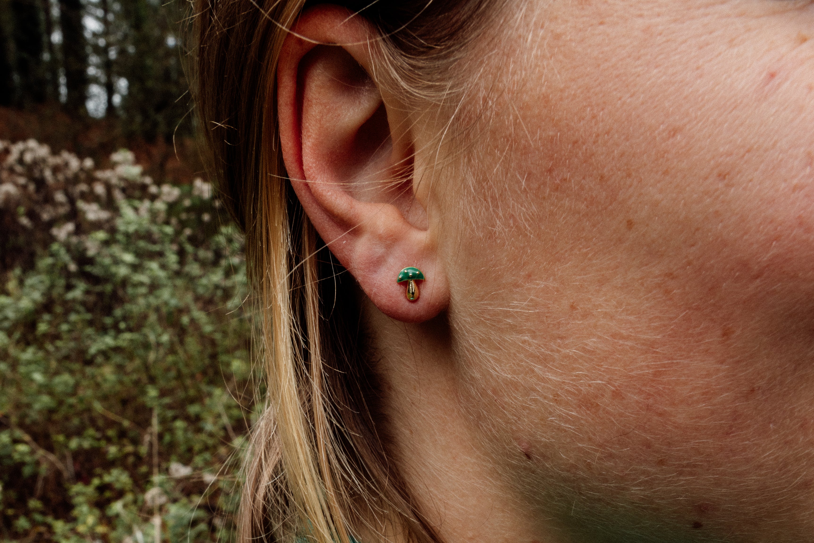 Mini mushroom studs
