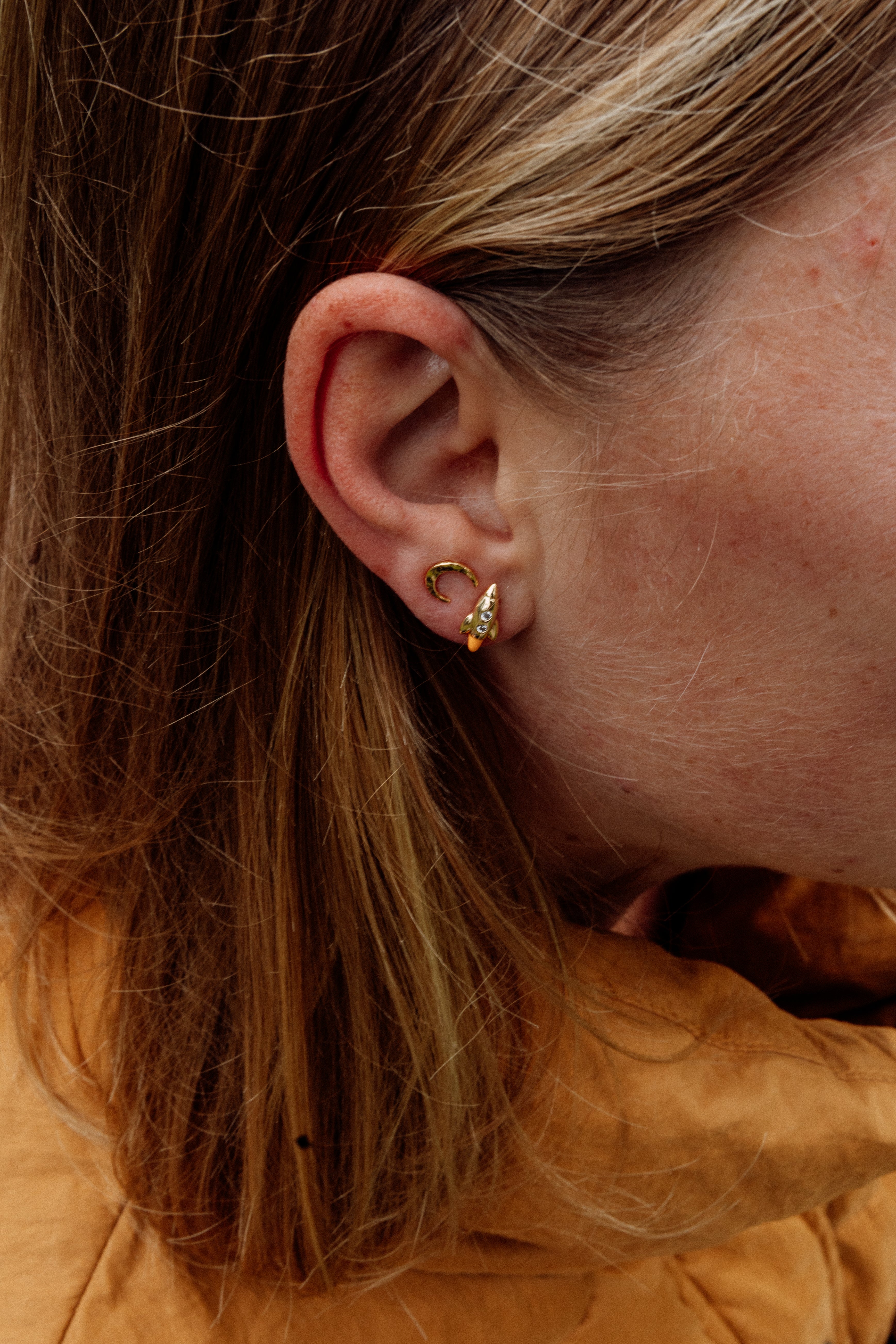 Mini gold hammered moon studs
